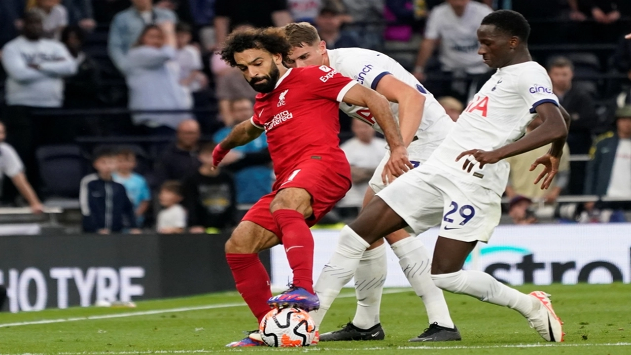 القنوات الناقلة لمباراة ليفربول وتوتنهام وموعد اللقاء المرتقب بين الفريقين بالدوري